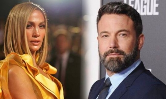 Ben Affleck bị chụp ảnh thân thiết với mẹ của Jennifer Lopez