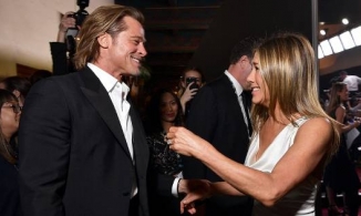 Tập thoại qua Zoom, Jennifer Aniston gọi Brad Pitt là 'anh yêu'