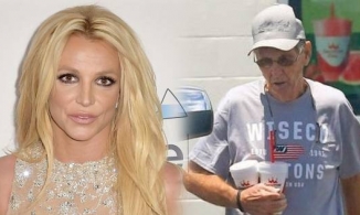 Bố ruột của Britney Spears xuất hiện trên phố, lưng gù mặt hốc hác