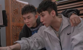Sơn Tùng M-TP không chỉ diễn chính trong MV của Kay Trần mà còn hỗ trợ từ A đến Z