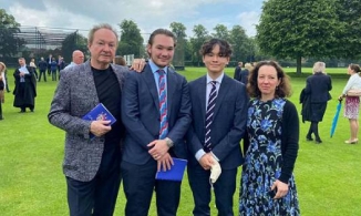 Con trai Chi Bảo lịch lãm dự lễ tốt nghiệp tại Anh 