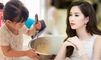 Con gái Hoa hậu Đặng Thu Thảo mới 3 tuổi đã vào bếp làm bánh cho mẹ