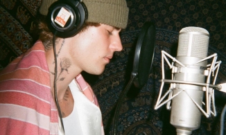 Justin Bieber bị nghi xăm tên Selena Gomez lên cổ 