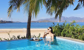 MC Minh Hà khoe vóc dáng không tì vết ở tuổi 34