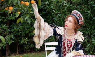 MXH tranh cãi khi Lý Nhược Đồng chơi phong cách Lolita ở tuổi 55