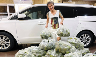 Đàm Vĩnh Hưng mua 500 kg cam ủng hộ nông dân Bình Dương 