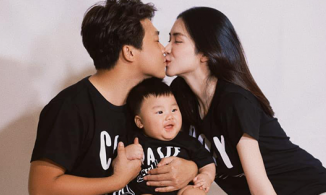 Hòa Minzy lần đầu tiết lộ ảnh tình tứ bên chồng lúc con trai 6 tháng tuổi