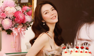 Lý Nhã Kỳ đón sinh nhật tuổi 39: Thổi nến 1 mình, ăn bánh 1 mình