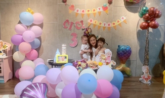 Trâm Anh tổ chức sinh nhật con con gái 1 mình, JustaTee 'hờn dỗi' trách vợ con