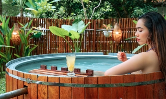 Á hậu Hoàng My khoe nhan sắc trẻ đẹp tuổi 33