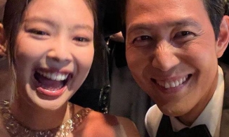 Jennie (BLACKPINK) hớn hở ra mặt khi chụp ảnh cùng idol của mẹ