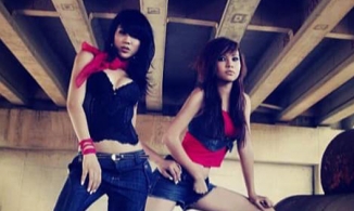 Diệp Lâm Anh khoe ảnh 11 năm trước bên Đàm Thu Trang: Cả hai đều quá khác