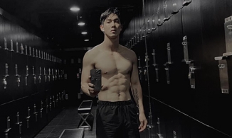 Song Luân cởi áo nhờ chị em làm chứng trước giờ nghỉ Tết