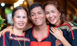 H'Hen Niê mua mảnh đất rộng gấp 10 lần biệt phủ của Lý Nhã Kỳ làm quà Tết mang về cho mẹ