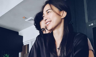 Huy Trần ôm Ngô Thanh Vân từ phía sau, ngọt ngào nhắn gửi vợ sắp cưới