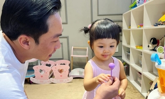 Đàm Thu Trang lên đồ sành điệu cho con gái, tiết lộ tính cách chuẩn 'tiểu thư nhà giàu' của bé