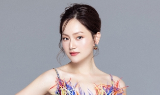 Hôm qua sao làm gì (4/5): Vân Khánh 'Thương ngày nắng về' diện váy ngắn khoe đùi thon vai nuột