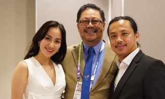 Phan Hiển đăng ảnh Khánh Thi đứng bên Chí Anh và cảm ơn tình cũ 10 năm của vợ