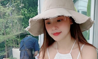 Midu tỉnh bơ khi bị nhắc nhở chuyện ăn mặc: Bình thản cafe và đọc sách thôi