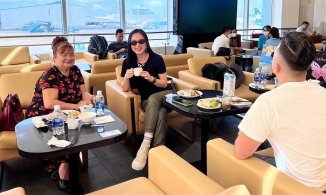 Angela Phương Trinh đi du lịch cùng mẹ con Cao Thái Sơn