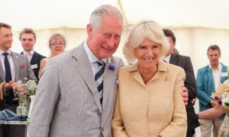 Sau 20 năm, bà Camilla vẫn không nhìn mặt em trai Thái tử Charles