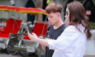 Nhiều sao Việt phản ứng trước việc quản lý Phi Nhung trao tiền cho Hồ Văn Cường