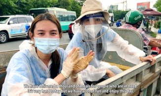 Thùy Tiên mặc áo bảo hộ để giới thiệu về Viêt Nam trong clip giới thiệu tại Miss Grand Internation