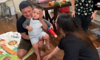 Chồng cũ Phi Nhung lộ diện trong tiệc thôi nôi cháu ngoại