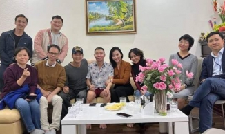 MC Thảo Vân đến thăm Công Lý, phản ứng của chồng cũ ra sao? 