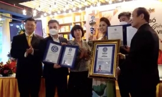 Hai thiếu gia con trai 'Vua cà phê' Đặng Lê Nguyên Vũ và bà Lê Hoàng Diệp Thảo lần đầu lộ diện 