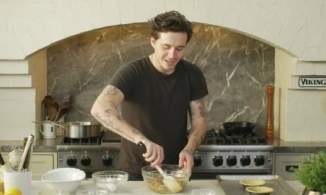 2 triệu người vào xem video con trai David Beckham nấu ăn 