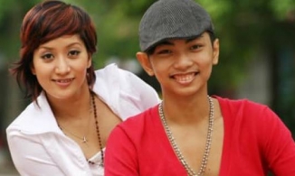 Phan Hiển đăng tải ảnh với Khánh Thi 13 năm trước, khi cậu học sinh cấp 3 yêu cô giáo 27 tuổi