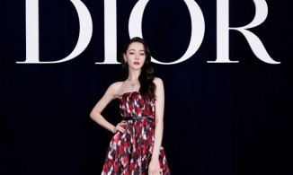 Địch Lệ Nhiệt Ba gây chú ý tại sự kiện Dior, ảnh chưa chỉnh sửa để lộ khuyết điểm làn da