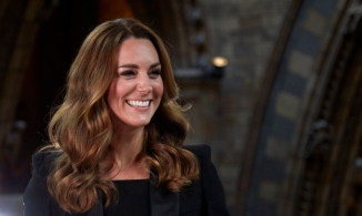 Kate Middleton khác biệt khi xuất hiện trong bộ suit lịch lãm