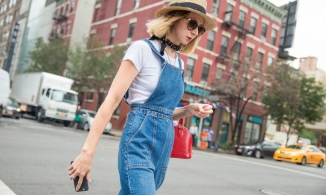 5 cách phối đồ với quần yếm jeans để trở nên năng động hơn