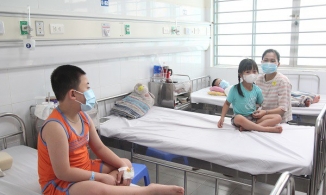 Bác sĩ chỉ dấu hiệu phát hiện sớm trẻ bị sốt xuất huyết