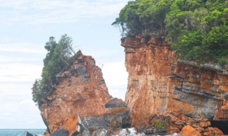 Bão Noul làm vỡ một hòn đảo ở Thái Lan