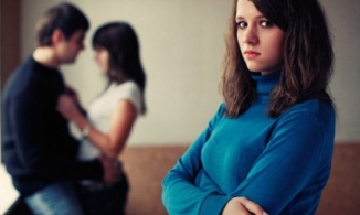 Công nhân viên chức ngoại tình có thể bị buộc thôi việc