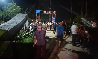 Nghệ An: 5 người thiệt mạng trong đêm do ô tô 7 chỗ rơi xuống sông