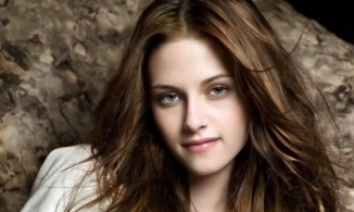 Kristen Stewart chia sẻ về quá trình yêu một người con gái