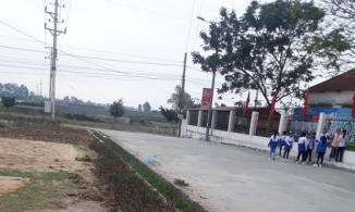 Quảng Ninh: Nữ sinh lớp 6 gọi người đến trường hành hung đàn chị lớp 9