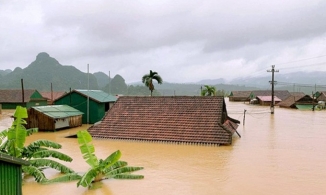 Quảng Bình: Nước dâng chạm nóc 500 ngôi nhà