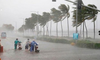 Bão số 6 lao nhanh vào Quảng Nam - Bình Định gây mưa cực lớn