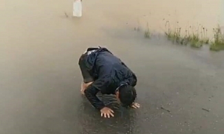 Thai phụ rớt xuống thuyền mất tích khi vượt lũ đi sinh