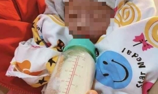 Hà Nội: Bé trai sơ sinh còn nguyên dây rốn bị bỏ rơi giữa trời mưa bão