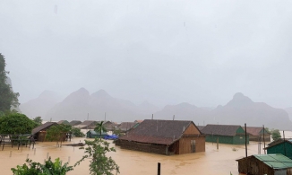 Quảng Bình: 11.000 nhà dân ngập chìm trong nước