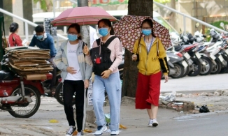 Người dân Hà Nội và TP.HCM phải đeo khẩu trang nơi công cộng