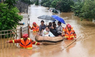 Bộ Y tế gửi 4,2 triệu viên sát khuẩn đến các tỉnh bị ngập lụt ở Miền Trung