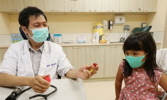 Cảnh báo: Bé 8 tuổi bị thủng ruột vì nuốt phải đồ chơi 