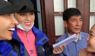 Đi cứu trợ đồng bào miền Trung, Kỳ Duyên - Minh Triệu bị lật thuyền